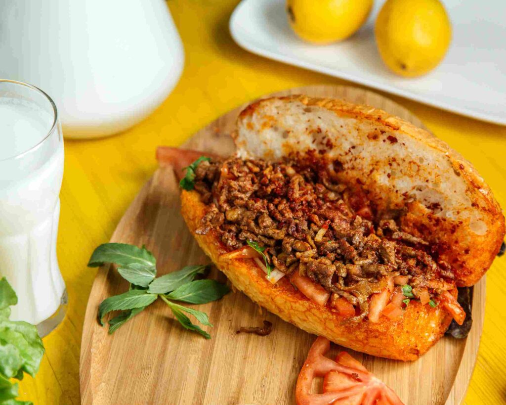 Pan con Chicharrón